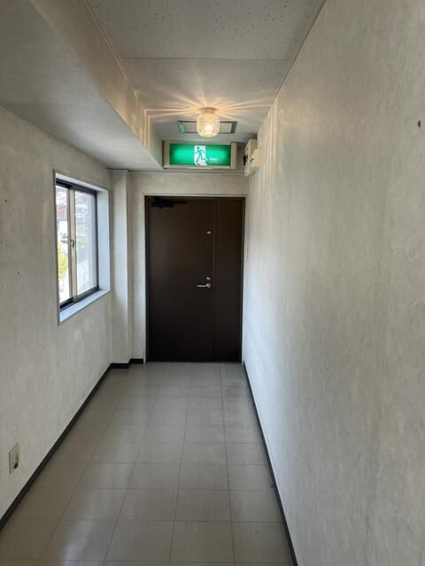 赤塚ビルの玄関