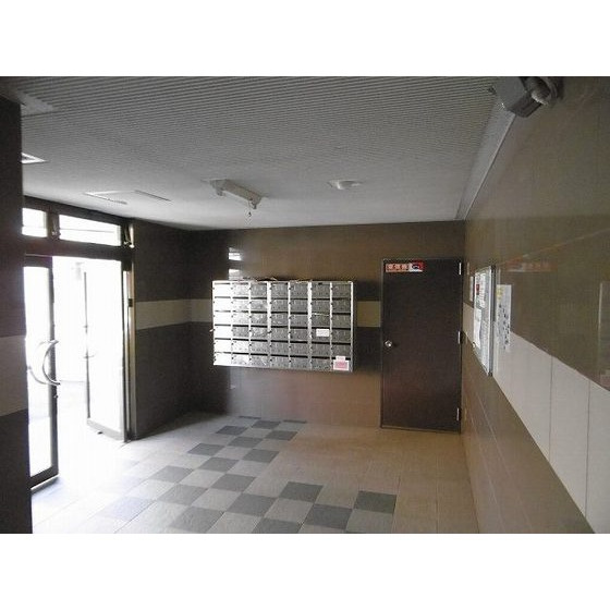 熊本市中央区新屋敷３丁目の賃貸マンションのエントランス