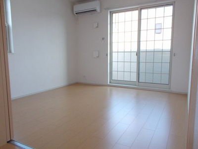 【居間・リビング】 | ジェルメ園部Ⅱ | おしゃれな居間です