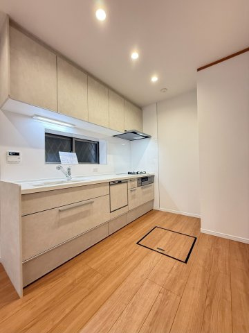 練馬区西大泉一丁目戸建のキッチン|きれいなキッチンです