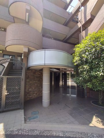 グランパーク深沢のエントランス|毎日通るエントランスはこのようになっています