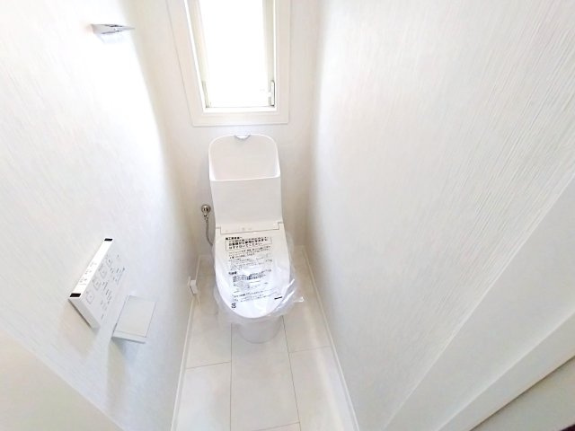 横浜市泉区白百合三丁目戸建のトイレ|落ち着いた色調のトイレです