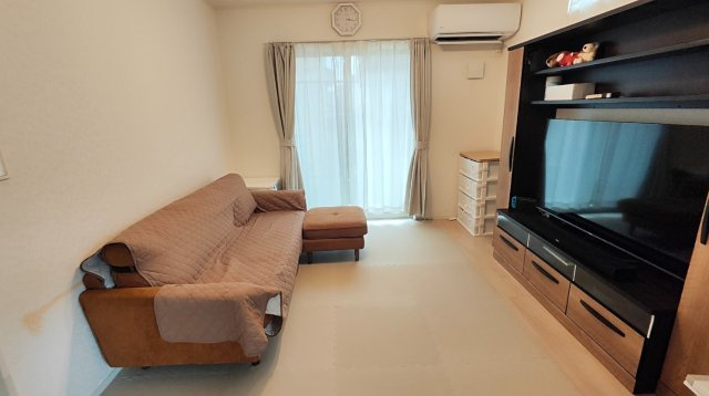 愛甲郡愛川町中津　中古戸建の居間・リビング|ゆったりとした居間です
