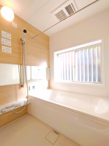 横浜市南区六ツ川一丁目戸建の浴室|ゆったり過ごせるお風呂です