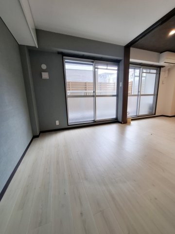 グラントゥール西宮北口の洋室