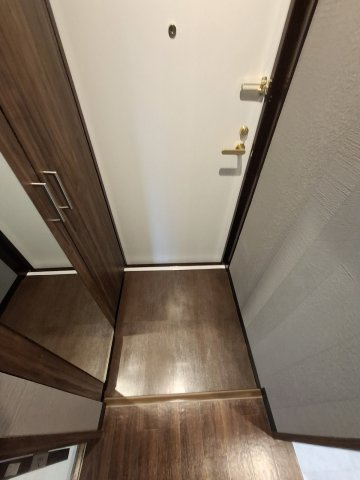 グラントゥール西宮北口の玄関