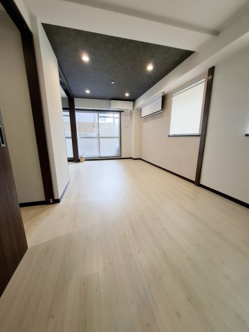 グラントゥール西宮北口の居間・リビング