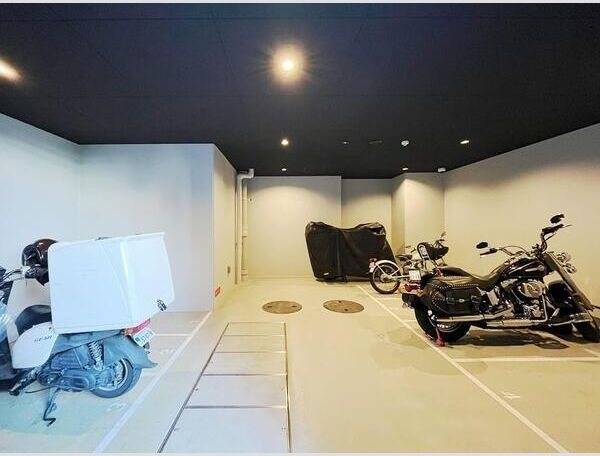 S-RESIDENCE難波大国町Deuxの駐車場