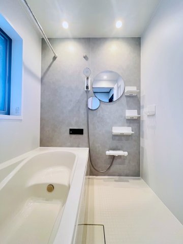 横浜市瀬谷区橋戸三丁目戸建②の浴室|コンパクトで使いやすいお風呂です