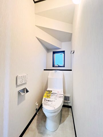横浜市瀬谷区橋戸三丁目戸建②のトイレ|ゆったりとした空間のトイレです