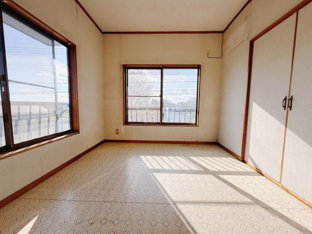 【中古戸建】前橋市鶴が谷町の洋室|■2階洋室｜ナチュラルカラーの床です。模様替えなどとても楽しく工夫できます♪陽当たり、風通しもとても良いので毎日快適な生活スタートです！子供部屋にも良いですね♪