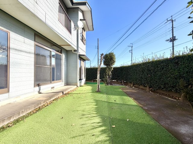 【中古戸建】前橋市鶴が谷町の外観|■お庭｜お子様が小さなうちは、お外で遊ばせるのにも十分な広さです♪