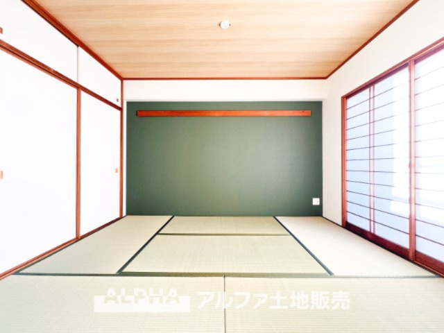 ライオンズシティ聖蹟桜ヶ丘の和室|【Japanese-room】
◆和室◆畳の上で和む生活。お茶とお菓子。こたつとみかん。どれをとってもしっくりときますね。フローリングには無い、井草の香りに包まれながらゆったりとした一時を。