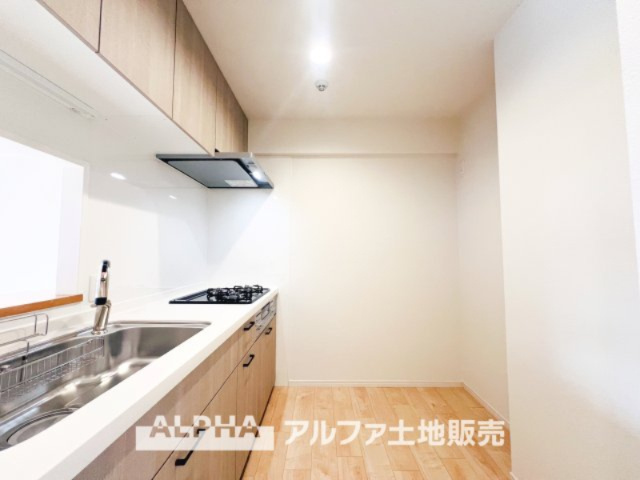 ライオンズシティ聖蹟桜ヶ丘のキッチン|【Happy circle Kitchen】
◆団欒キッチン◆対面のキッチンからは家族の団欒が飛び交い明るい陽射しを浴びながらの朝食はまるでドラマのワンシーンみたい。