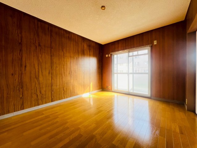 神陵台北住宅65号棟の居間・リビング