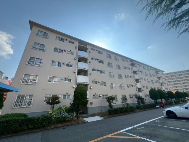神陵台北住宅65号棟の外観