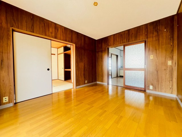 神陵台北住宅65号棟の居間・リビング