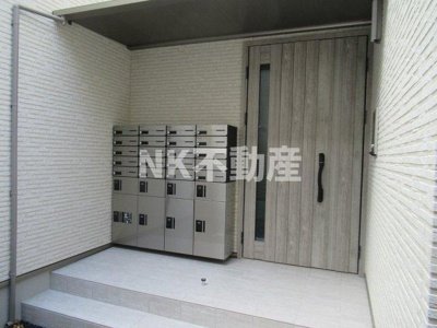 【エントランス】 | クレアール八戸ノ里（八戸ノ里賃貸） | 落ち着いたエントランスです