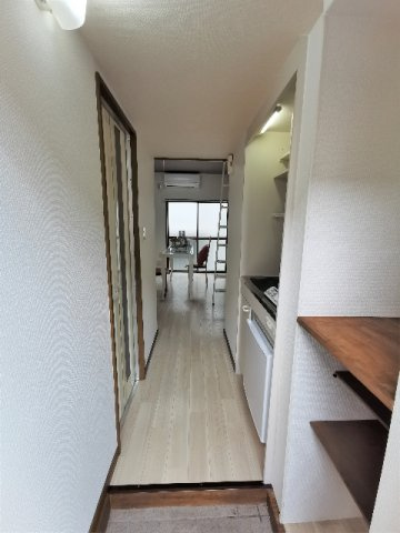 朝霞市三原３丁目のアパートの玄関