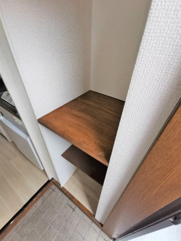 朝霞市三原３丁目のアパートの収納