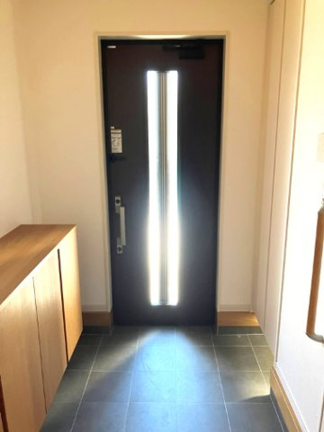 鴨川戸建の玄関