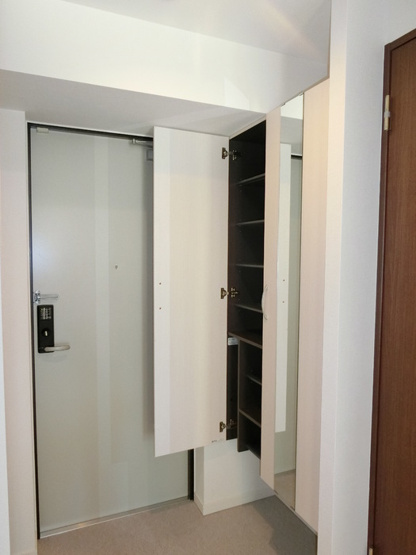 【玄関】 | YamazakiSekiyuBLD | ミラー付トールタイプシューズボックス