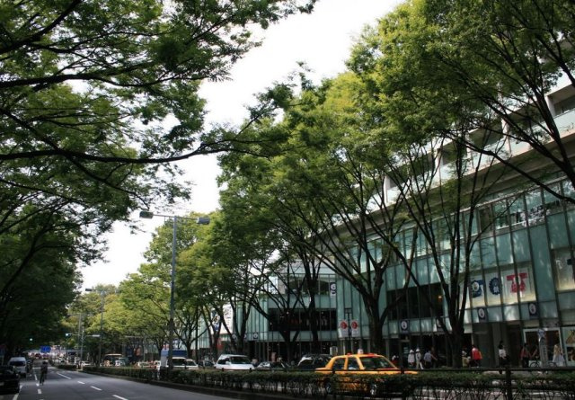 神宮前プレイスの周辺|表参道ヒルズ