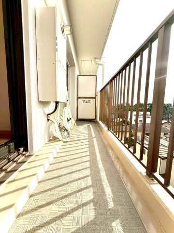 扶桑ハイツ南太田のバルコニー|陽当たりの良いバルコニー。
気持ちの良い風が抜け、洗濯物も良く乾く明るいアウトドアスペースです。