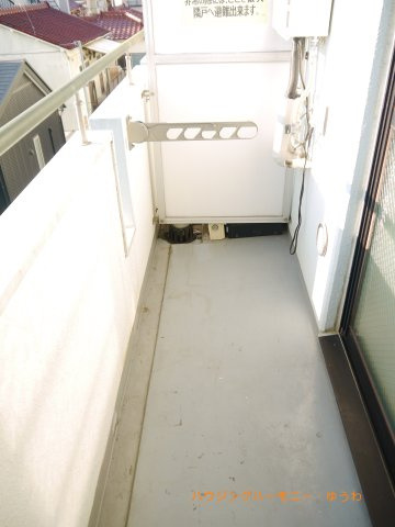 【バルコニー】 | ラ・レジダンス・ド・グランドゥール | 充分な広さと幅が確保されたバルコニー。天気が良い日には太陽の陽が差し込み、心地よいバルコニーです。