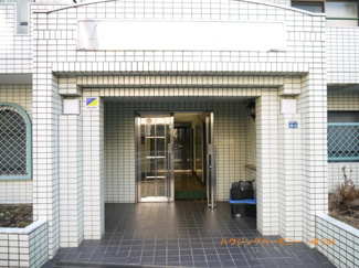 【その他共用部分】 | 総タイル張りのお洒落なエントランスです。
