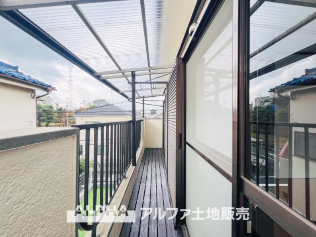 ~多摩永山~Remodeled Homeのバルコニー|【Balcony】
◆半透明バルコニー◆柔らかな採光射し込むバルコニー。半透明なアクリル板を採用しそのテクスチャーは美しくコンテンポラリーな仕様で見る人が見れば共鳴するバルコニー。