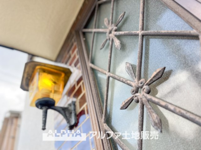 ~多摩永山~Remodeled Homeの外観|【the light】
◆ほのかな光を◆夕暮れ時に迎える優しい光。暖かく心休まるほっとする瞬間。家族のもとへ。幸せのもとへ。新しいものには出せないレトロな装いがわが家に愛着を沸かせます。