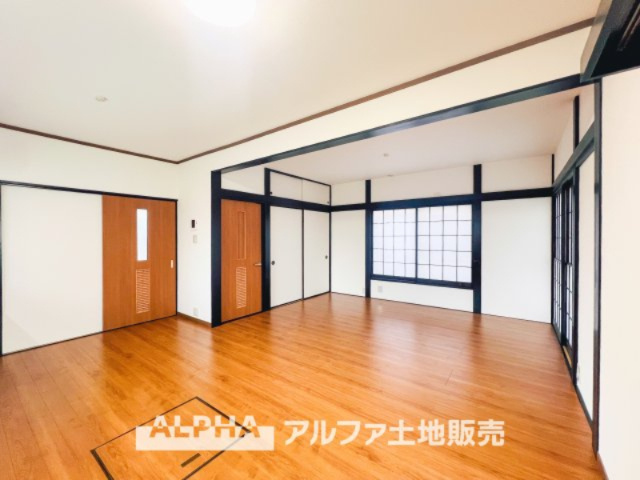 ~多摩永山~Remodeled Homeの居間・リビング|【Space of cure】
◆癒しの空間◆室内構成に拘り採光とセンスを散りばめた空間。それは『柔らかさ』に似た素敵な居場所。そこに暮らす人のことを考えつくり出したものは『癒し』という心地よい居場所