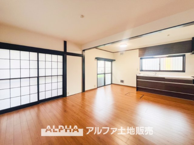 ~多摩永山~Remodeled Homeの居間・リビング|【Voice】
◆声◆通学から帰宅しここを通過する子供達。だからこそ、そこからさり気ない「おはよう」と「おかえり」がこだまする『愛おしい風景』