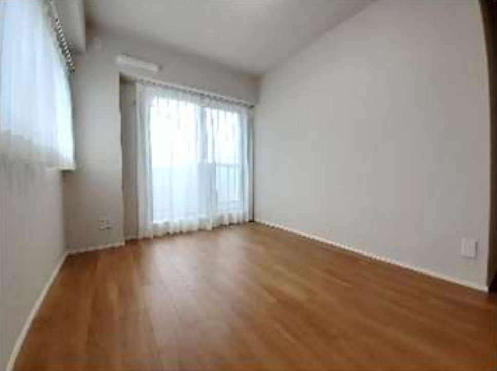 ブライト横濱根岸【仲介手数料無料】メゾネットタイプの洋室