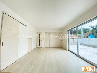 【居間・リビング】 | 横浜市戸塚区汲沢　新築分譲住宅　全２棟　1号棟 | 施工例写真 リビング