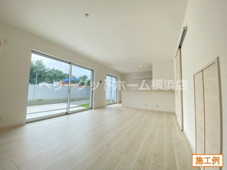 【居間・リビング】 | 横浜市戸塚区汲沢　新築分譲住宅　全２棟　1号棟 | 施工例写真 リビング