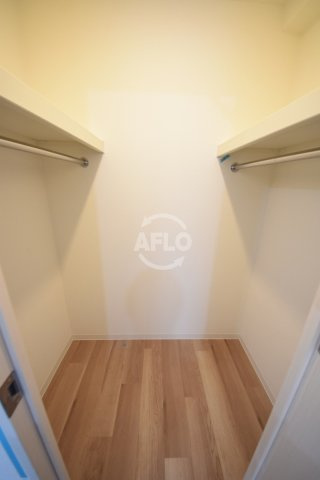 RISINGMaison本町橋の収納|RISING Maison 本町橋　広いクローゼット