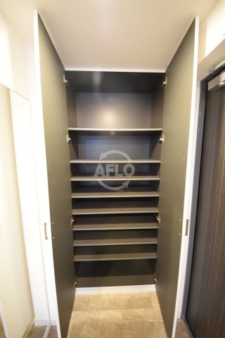 RISINGMaison本町橋の内装|RISING Maison 本町橋　玄関収納