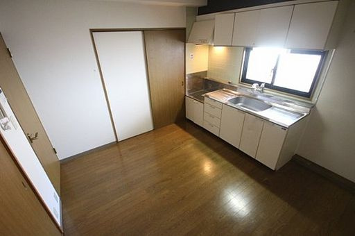 ルブニール西郷の居間・リビング