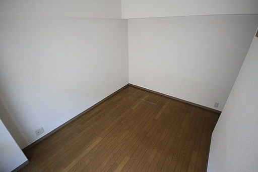 ルブニール西郷の洋室