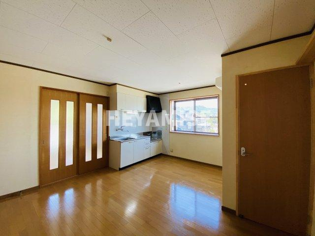 フルールヒルズの居間・リビング|※別号室別間取り、現況優先※