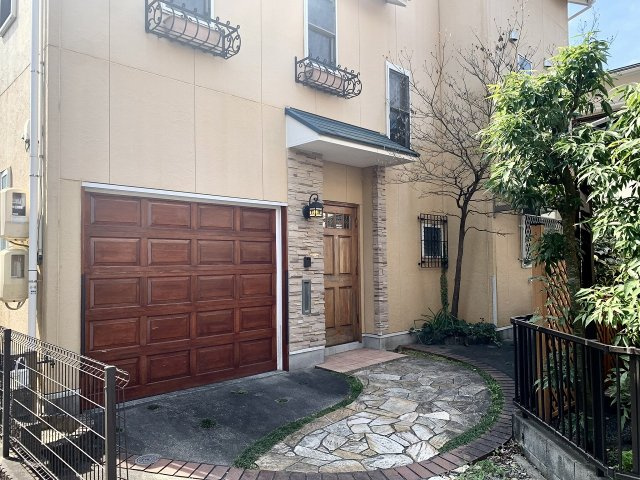 売中古戸建　静岡市葵区瀬名中央４丁目のエントランス|エントランスは広々していて開放的です。