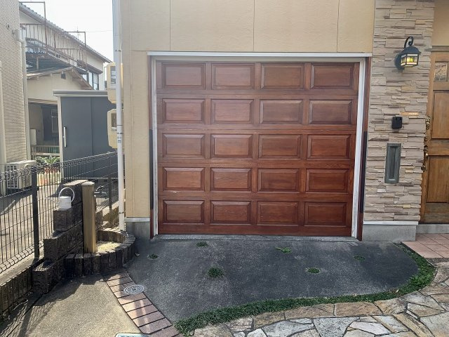 売中古戸建　静岡市葵区瀬名中央４丁目の駐車場|ビルトインガレージの車庫（１台分）有り。大切なお車を安全に保管できます。