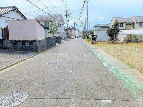 売土地　葵区川合２丁目の前面道路含む現地写真|前面道路も広く駐車が苦手な方でも楽々お車を停めることが出来ます。