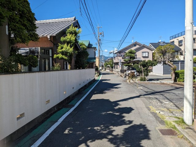 売土地　静岡市清水区村松１丁目の前面道路含む現地写真