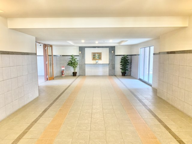 サンクレイドル竜南ウインフォート　静岡市葵区竜南１丁目のその他共用部分|エントランスエリアがとても広いです。