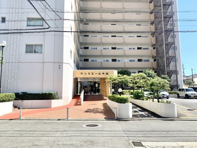 サンミエール千歳14階　静岡市清水区千歳町のエントランス|日勤の管理人室の方がしっかり管理してくださっておりセキュリティも安心です