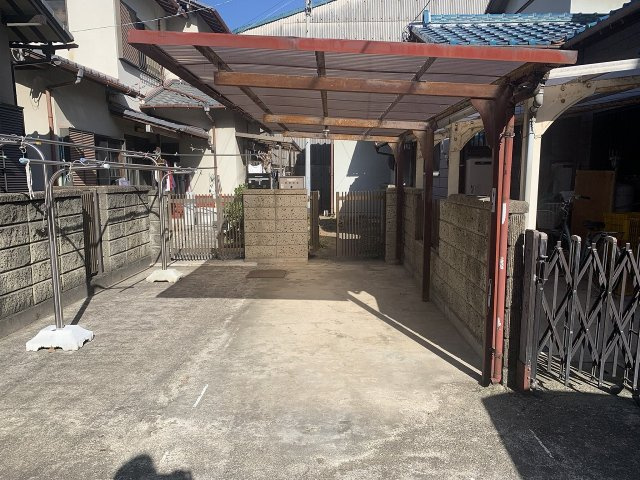 売中古戸建　静岡市清水区尾羽の駐車場|カーポートつきです