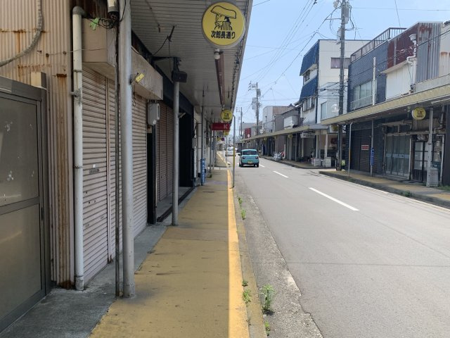 売土地　静岡市清水区清水町の前面道路含む現地写真|スーパー、コンビニ、バス停まで徒歩10分圏内の立地です。